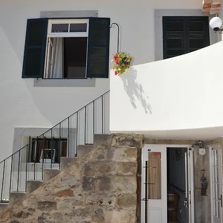 16 Δωμάτια σε οικογενειακή κατοικία *